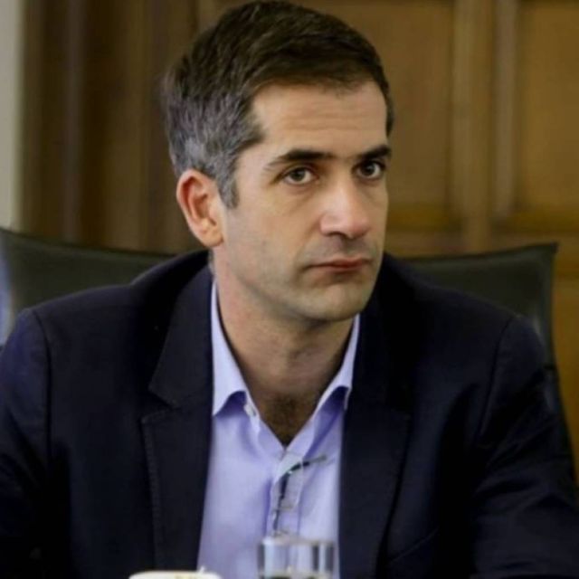 Ο Κώστας Μπακογιάννης απαντά στις ερωτήσεις των ακροατών του Αθήνα 9.84