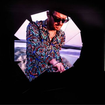 Πρωτοποριακή εμπειρία από τη Samsung και τον Michael Murphy μέσω της εκπληκτικά λεπτής Neo QLED τηλεόρασης