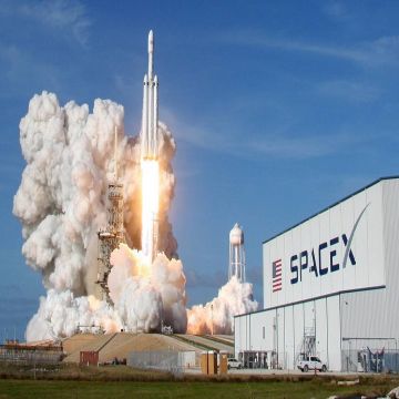 Η SpaceX του Έλον Μασκ στον δρόμο για την κατασκευή νέου πυραυλικού συστήματος