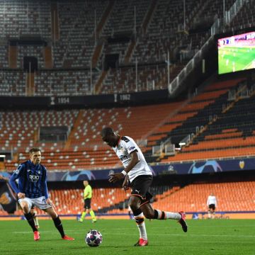 Ιδού πως μπορούν να επιστρέψουν οι θεατές πίσω στα γήπεδα, με ασφάλεια