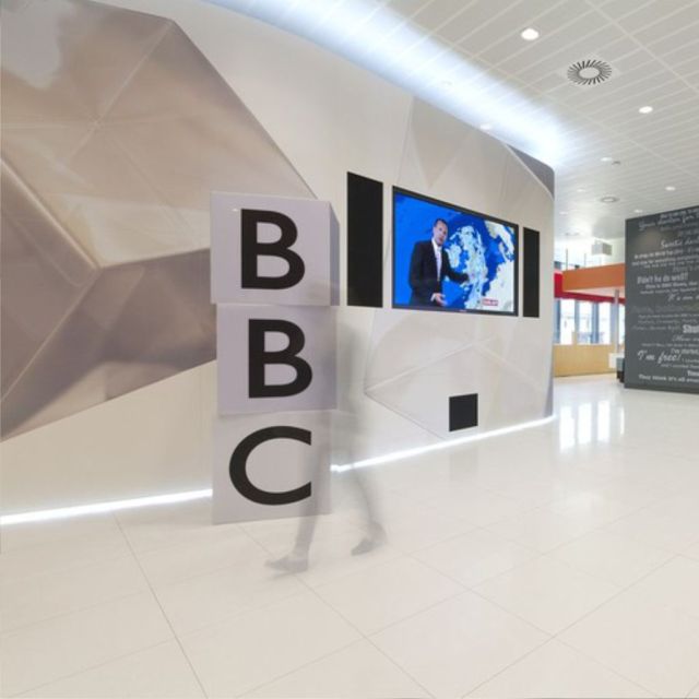 Κλείνει δύο κανάλια κι ένα ραδιόφωνο το BBC
