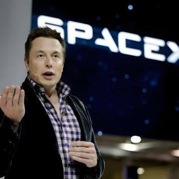 Ο Ελον Μασκ αντιμέτωπος με τον «Ελον Μασκ» της Ασίας για το δορυφορικό Internet στην Ινδία