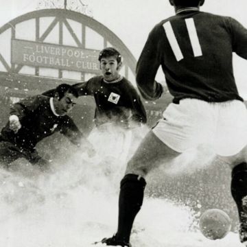 Εκαναν… σκι στα γήπεδα και περίμεναν 70 ημέρες να παίξουν. Η πανδημία του… χιονιά