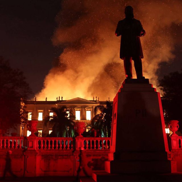 Βραζιλία: Πυρκαγιά κατέστρεψε το Εθνικό Μουσείο στο Ρίο ντε Τζανέιρο