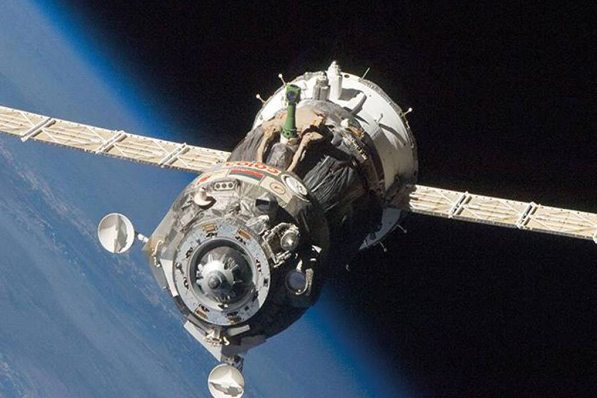 To ρωσικό διαστημικό σκάφος ανεφοδιασμού Progress πέφτει στη Γη