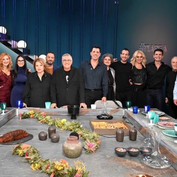 ΕΡΤ1: #Παρέα με τον Γιώργο Κουβαρά – «Αφιέρωμα στον Μίκη Θεοδωράκη»