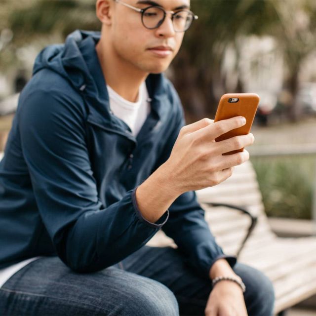 Οι αγοραστές και οι απατεώνες λατρεύουν την Black Friday και τη Cyber Monday