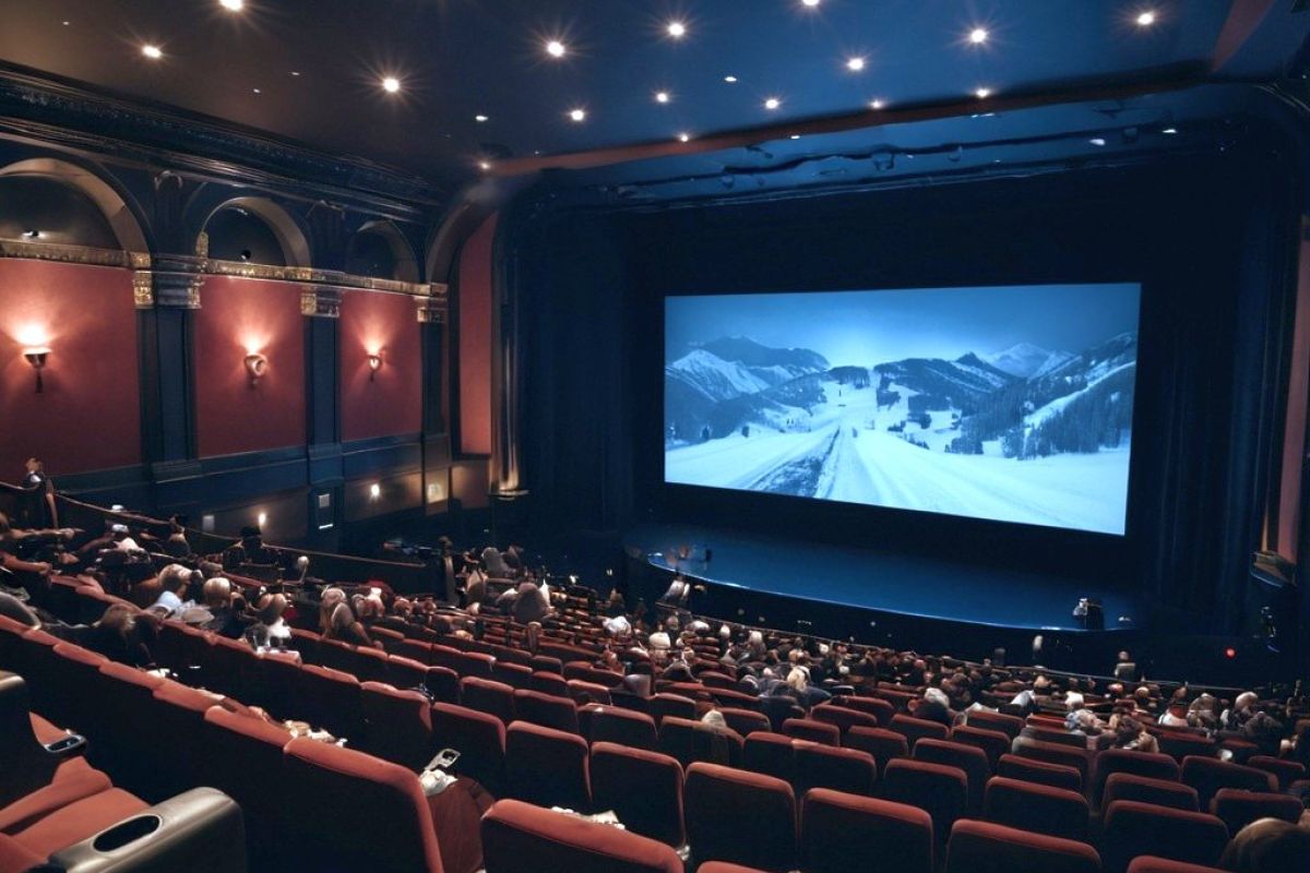 Οι κινηματογράφοι επενδύουν δισεκατομμύρια για να προσελκύσουν ξανά το κοινό