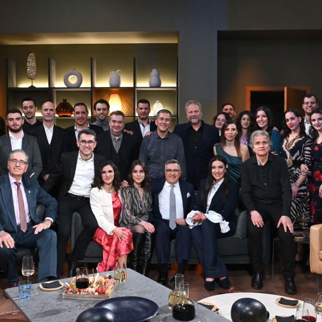 ΕΡΤ1: #Παρέα με τον Γιώργο Κουβαρά – Μια βραδιά αφιερωμένη στο δημοτικό τραγούδι