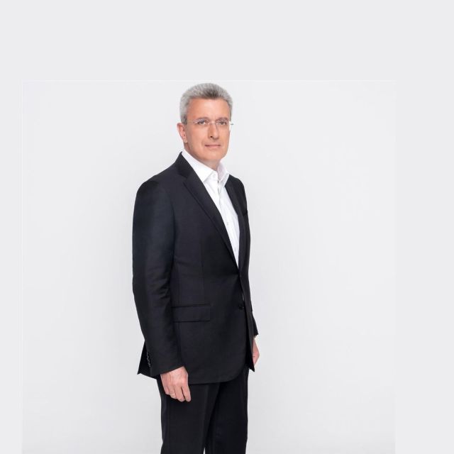 Ο Εμμανουήλ Καραλής “Ενώπιος Ενωπίω” με τον Νίκο Χατζηνικολάου