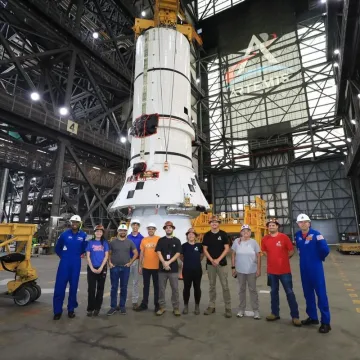 Προετοιμασίες για το Artemis III: Η NASA συναρμολογεί τον πύραυλο SLS