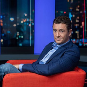 Ελληνοτουρκικοί έρωτες στο Tik Talk με τον Αντώνη Σρόιτερ, την Πέμπτη 5 Νοεμβρίου στις 24:00