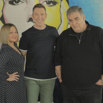 DOT. Κάθε Σάββατο και Κυριακή στις 17.15 στον ΣΚΑΪ