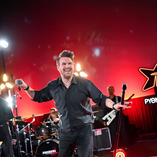 “Πέφτει η νύχτα με Ρυθμό” – Ο Πάνος Κιάμος με guest τον Κώστα Μπίγαλη