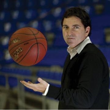 Η άφιξη του Τσάβι Πασκουάλ στην Ελλάδα στο Pick & Roll του OTE TV