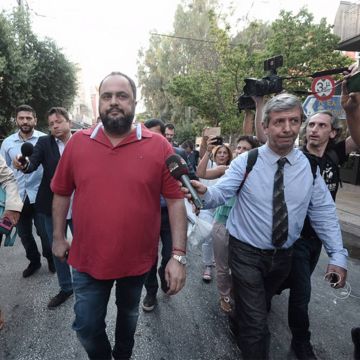 Μόνος του στην κούρσα της τηλεοπτικής αδειοδότησης ο Μαρινάκης