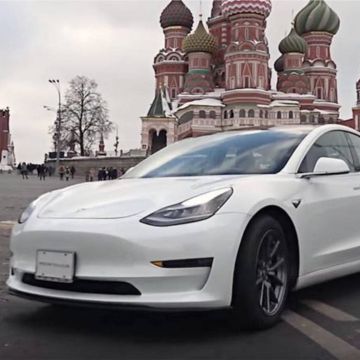 Χρήστες του Twitter ζητούν από τον Elon Musk να απενεργοποιήσει όλα τα Tesla στη Ρωσία