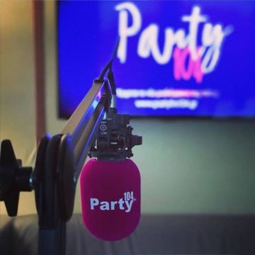 Το Party (104) του Μένιου Φουρθιώτη