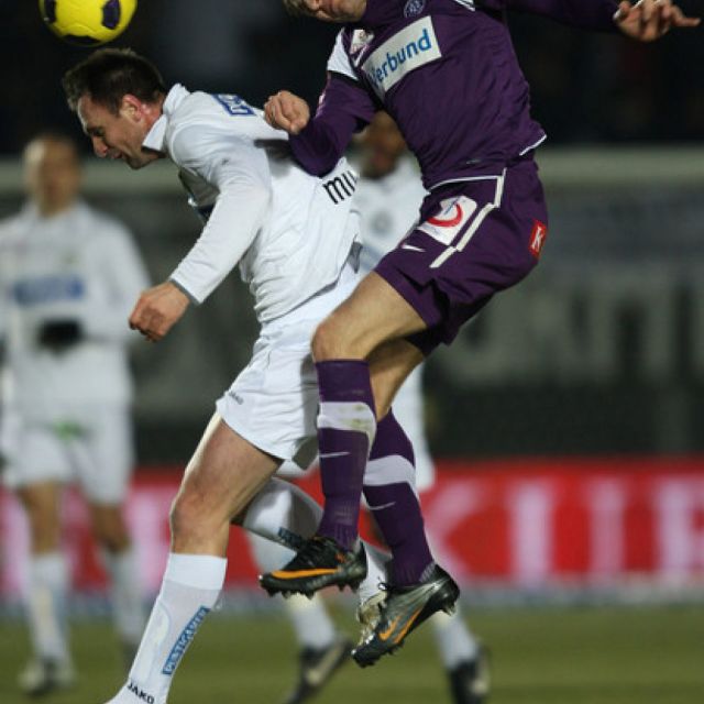 Ελεύθερες ή μέσω emu ποδοσφαιρικές μεταδόσεις