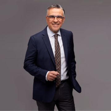 ΕΡΤNEWS: Ο Γιάννης Οικονόμου και η Πόπη Τσαπανίδου «Στο Κέντρο» με τον Γιώργο Κουβαρά