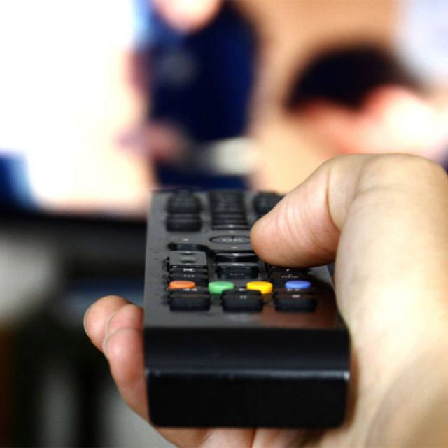 Σε καλοκαιρινό mood τα τηλεοπτικά κανάλια