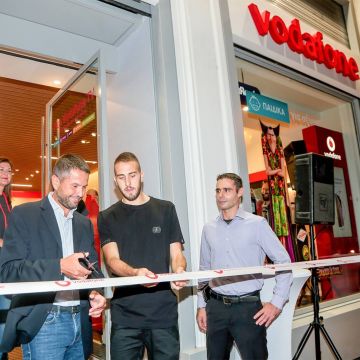 Η Vodafone εγκαινιάζει δυο νέα καταστήματα σε Αθήνα και Θεσσαλονίκη
