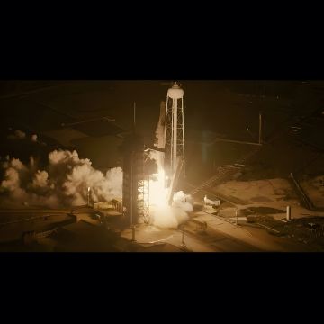 Ο Ελον Μασκ στέλνει στο Διεθνή Διαστημικό Σταθμό το νέο του πλήρωμα με μια ρωγμή στο σκάφος