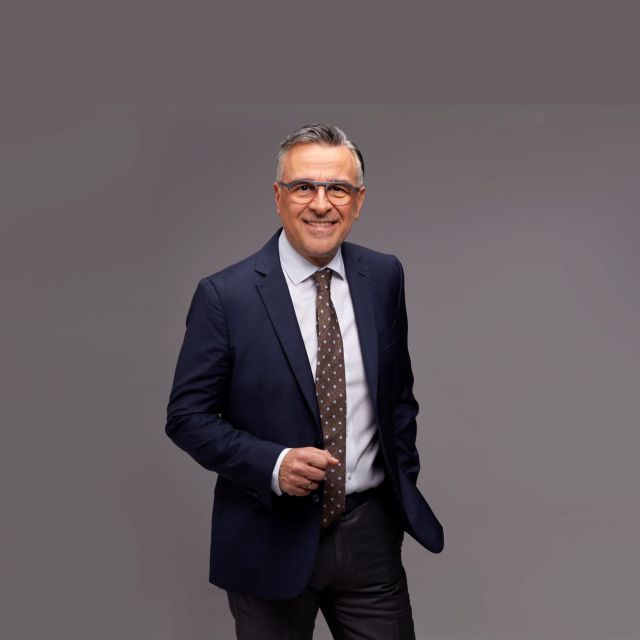 «Στο κέντρο» με τον Γιώργο Κουβαρά, πρεμιέρα νέου κύκλου στο ΕΡΤnews