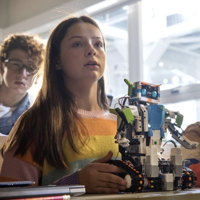 «ROBOGIRL»: Η πρώτη ταινία μυθοπλασίας για τα παιδιά της εκπαιδευτικής ρομποτικής από την COSMOTE