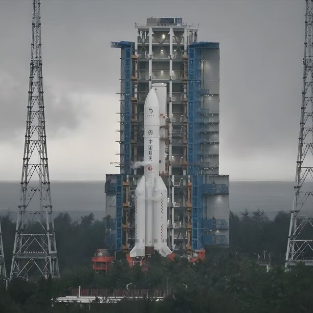 Στη σκοτεινή πλευρά της Σελήνης το κινεζικό ερευνητικό σκάφος Τσανγκ’ε-6