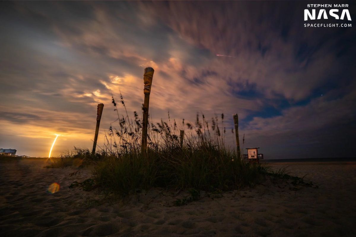 hotbird 13g from downtown cocoa beach 86b3412e