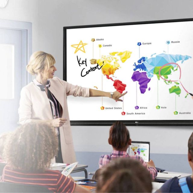 Το μάθημα γίνεται πιο διαδραστικό με τους πίνακες αφής της LG