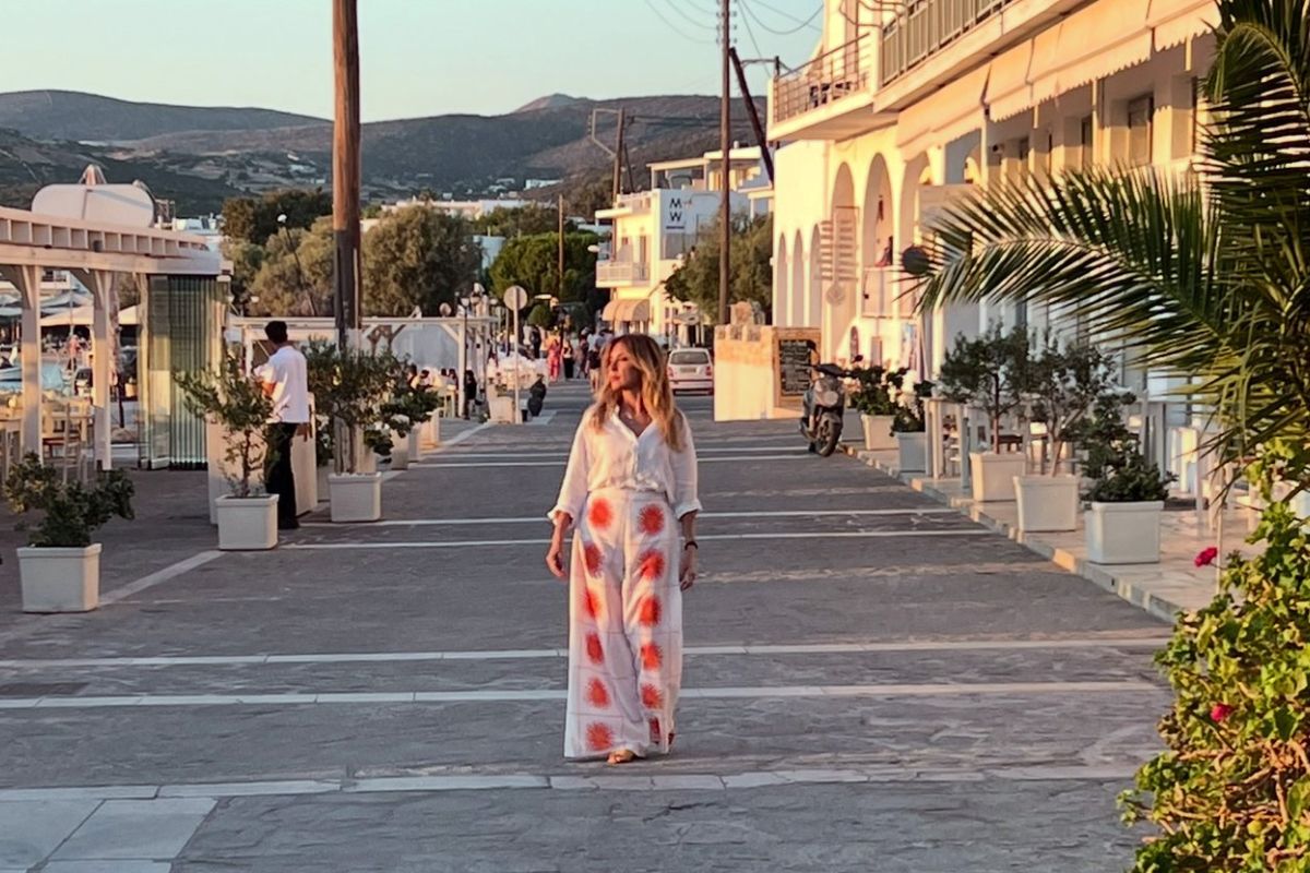 «Ό,τι αξίζει» στην Πάρο με την Ίνα Ταράντου