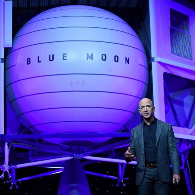 Blue Origin: Ποιοι θα πετάξουν με τον Μπέζος στο διάστημα την Τρίτη