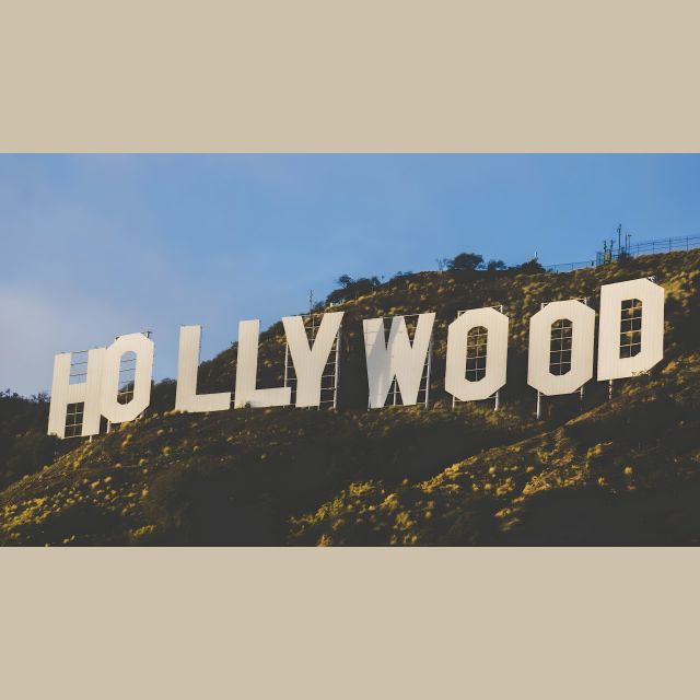 Ο Τραμπ ανακοινώνει δασμούς 100% σε ξένες παραγωγές