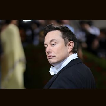 O Ελον Μασκ κατέθεσε μήνυση σε Apple και OpenAI για «συνωμοσία κυριαρχίας στη τεχνητή νοημοσύνη»