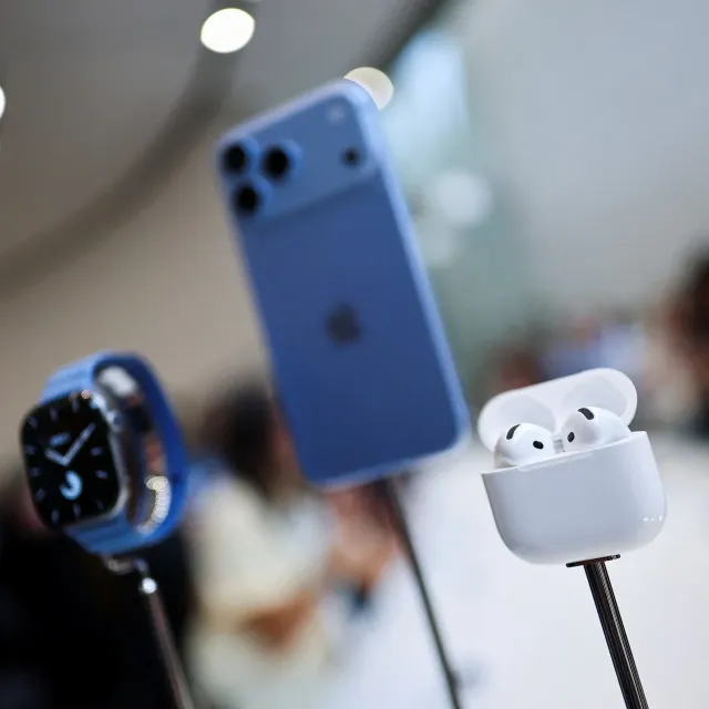 Η Apple αποκάλυψε τα νέα της προϊόντα και το πρώτο της αναδιπλούμενο κινητό τηλέφωνο