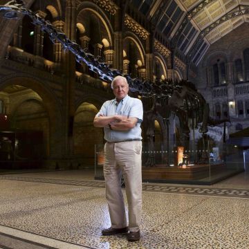 Ο ΘΡΥΛΟΣ ΠΟΥ ΕΜΑΘΕ ΤΟΝ ΚΟΣΜΟ ΝΑ ΠΑΡΑΤΗΡΕΙ: Ο ΣΕΡ ΝΤΕΪΒΙΝΤ ΑΤΕΝΜΠΟΡΟ ΣΤΑ 100