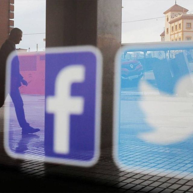 «Ξήλωμα» διεθνών δικτύων παραπληροφόρησης από Facebook και Twitter