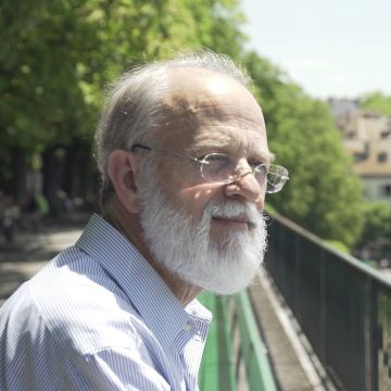 «Κυνηγώντας το όνειρο» με τον γενετιστή Στυλιανό Αντωναράκη, στο COSMOTE HISTORY HD