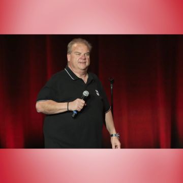 Ο διεθνούς φήμης stand up κωμικός Angelo Tsarouchas στη Φωνή της Ελλάδας