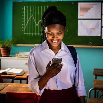 Το Ίδρυμα Vodafone και το Girl Effect συνδέουν 7 εκατομμύρια ευάλωτες έφηβες σε οκτώ χώρες για ένα καλύτερο μέλλον