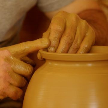 45 μάστοροι 60 μαθητάδες – Κεραμική Σίφνου, στην ΕΡΤ3