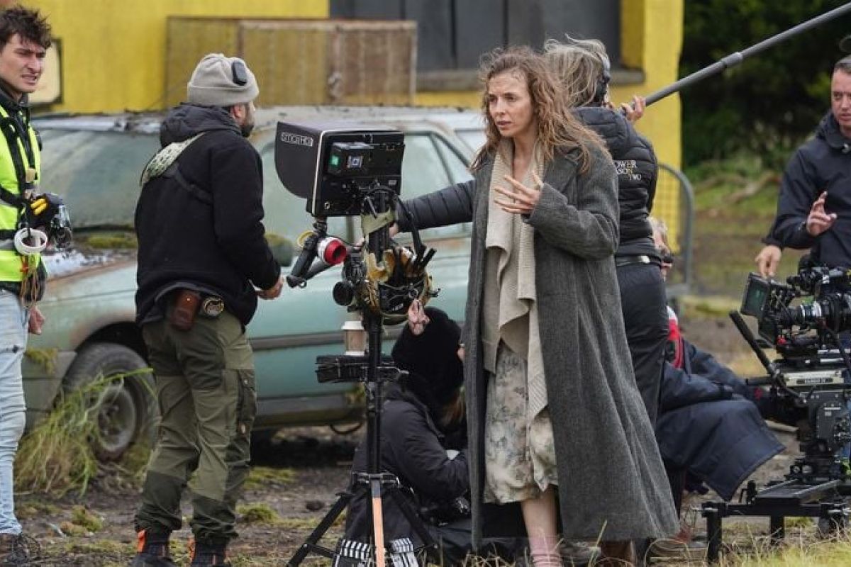 28 years later iphone rig 97942000