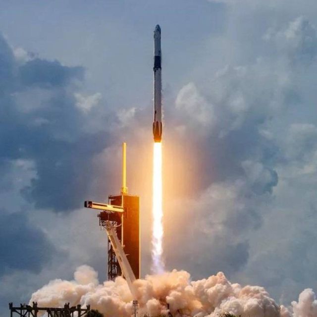 Ανεξέλεγκτος πύραυλος της SpaceX θα πέσει πάνω στη Σελήνη