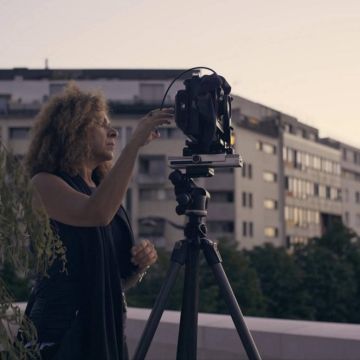 «Οι κυνηγοί της αιωνιότητας» ρίχνουν αυλαία με την «ιέρεια» της αρχιτεκτονικής φωτογραφίας, Εριέτα Αττάλη