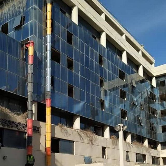 Προκαλεί σοκ η εικόνα του κτιρίου της «Ελευθεροτυπίας»