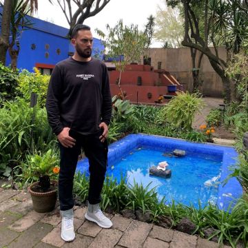 ACTION 24: «ΕΕΕ ΡΕ ΚΟΣΜΕ..» ένα θα σου πω, viva la Mexico!