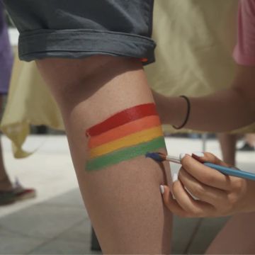 VICE SPECIALS «Τα “Πολύχρωμα” Παιδιά που Πληγώνουμε»