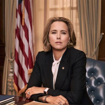 Η ΕΡΤ1 εξασφάλισε την «Κυρία Υπουργό» και τη ρίχνει στην ψυχαγωγία!